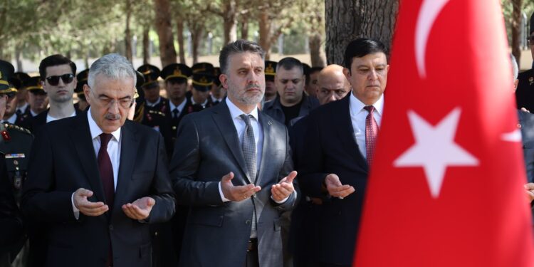 Bursa’da 15 Temmuz Demokrasi ve Milli Birlik Günü Programı Şehitlik Ziyaretleriyle Başladı