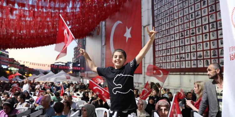 Bursa’da 15 Temmuz Demokrasi ve Milli Birlik Günü’nde Binlerce Kişi Tek Yürek Oldu