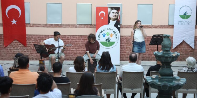 Osmangazi’de Şadırvanlı Han’ın Tarihi Atmosferinde Ritimler Yükseldi