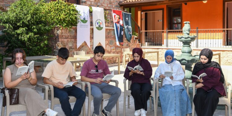 Osmangazi Belediyesi Ahmet Hamdi Tanpınar Etkinliğiyle Gençleri Bursa’nın Kültürel Mirasıyla Buluşturdu
