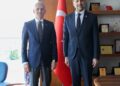 Ardahan Valiliğinde yaşanan görev değişikliğiyle ilgili kamuoyunda farklı değerlendirmeler yapılıyor.