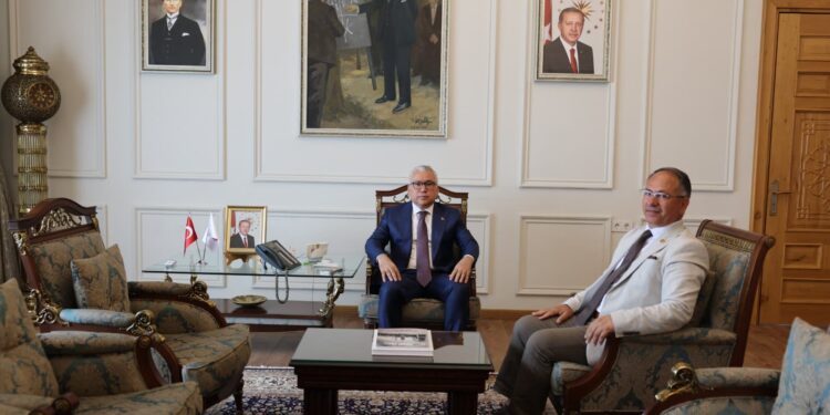 Sivas Valisi Yılmaz Şimşek, World Türk Genel Yayın Yönetmeni Adem Erdağı’nı Makamında Kabul Etti
