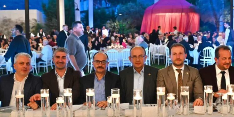 Bakan Tekin’in Katıldığı Nikâhta Bursa Protokolü Buluştu