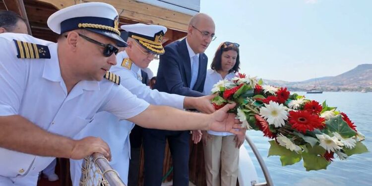 100.yılında Denizcilik ve Kabotaj Bayramı Foçada Törenle Kutlandı