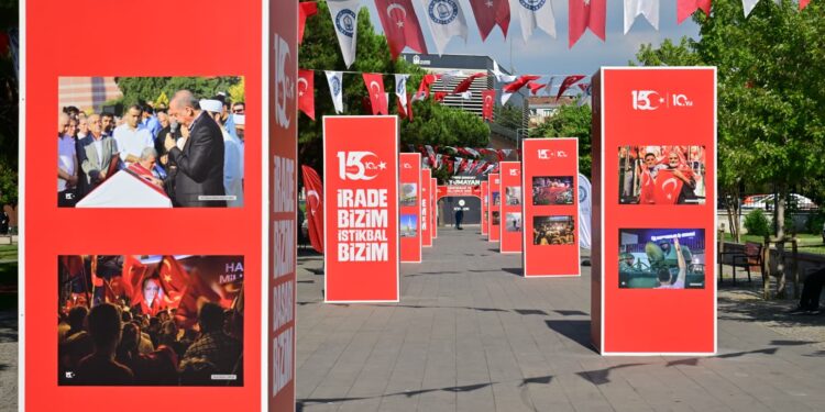 15 Temmuz Fotoğraf Sergisi Yıldırım’da Ziyaretçilerini Ağırlıyor