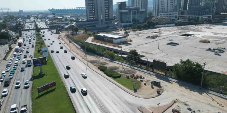 Bursa’da Liman Caddesi’nde Yenileme Çalışmaları Sürüyor