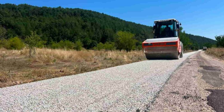 Keles’te Yollar Yenileniyor, Ulaşım Ağı Genişliyor