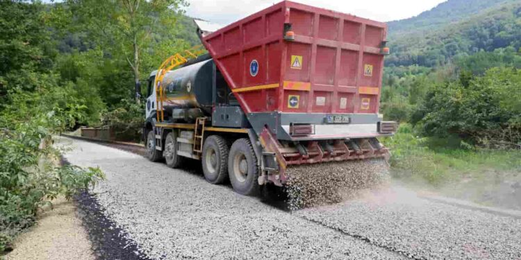 İnegöl Kırsalında 18 Kilometrelik Yol Yenileme Çalışması