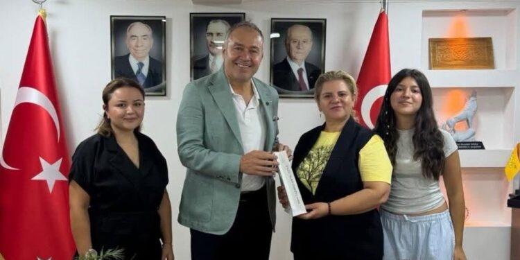 Şehnaz Güvendik Arık’tan MHP Manisa İl Başkanı Nurullah Savaş’a Ziyaret