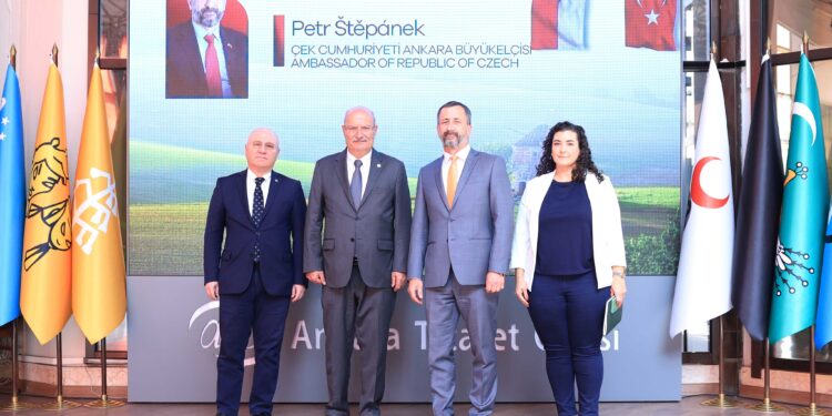 Çekya Büyükelçisi Stepanek, ATO Başkanı Baran’ı ziyaret etti