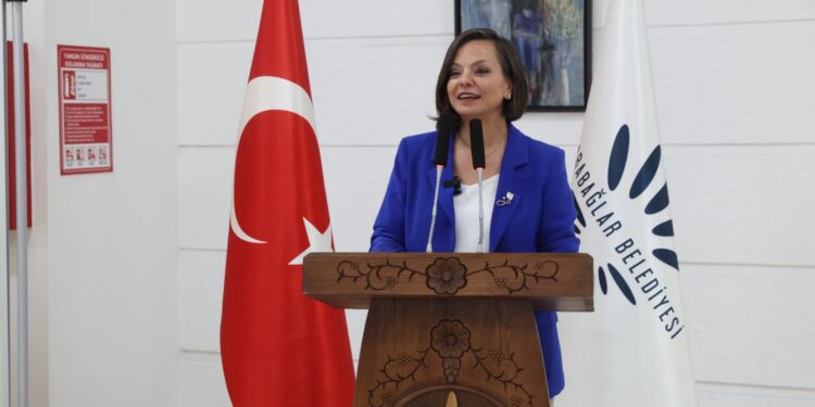 Karabağlar Kentsel Dönüşümünde İlk İmzalar Osman Aksüner’de