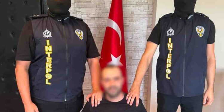2 Suç Örgütü Elebaşı Gürcistan’dan Türkiye’ye İade Edildi