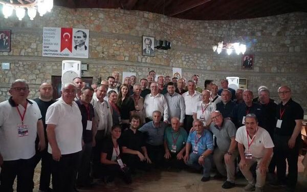 Edremit’te Medya Zirvesi: Başkan Ertaş’a Ödül verildi