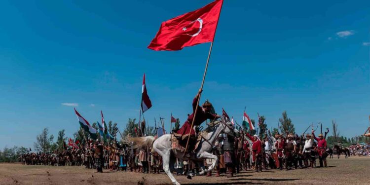 9. Büyük Hun-Türk Kurultayı Macaristan’da Görkemli Törenle Açıldı