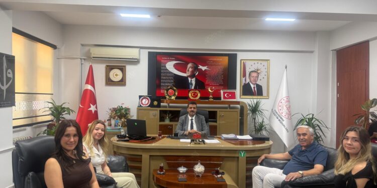 Tam Akademi Eğitim Kurumları’ndan İlçe Müdürü Mehmet Emin Efe’ye Hayırlı Olsun Ziyareti