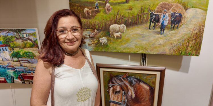 Ressam Selma Top Tablolarını Foçada Sergiledi