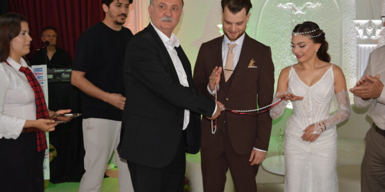 Cemre Nehir ve Görkem Nişanlandı