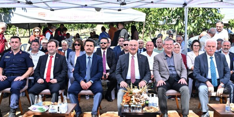 Badem Hasadında Denizli’nin Üretim Gücü Masaya Yatırıldı