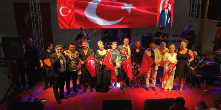 Lalapaşa’da Doksanlar Rüzgarı ve Dünnet Şöleni Bir Arada Yaşandı