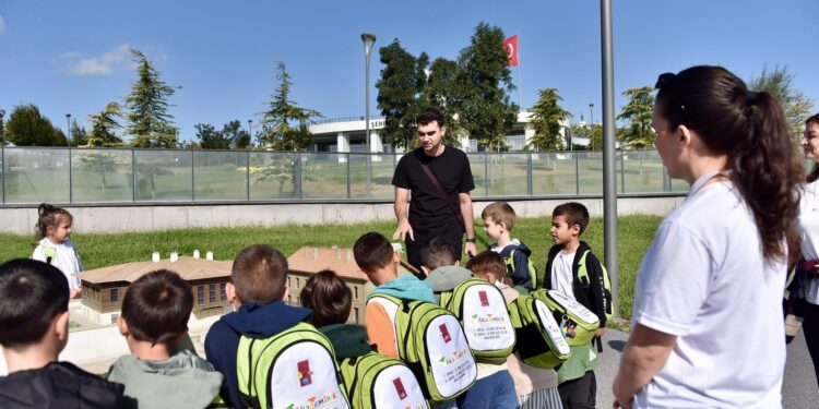 Minik Öğrenciler Balıkesir’in Mimari Mirasını Minyatürlerle Keşfetti