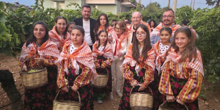 Çal’da 2. Geleneksel Bağbozumu Festivali Coşkuyla Başladı