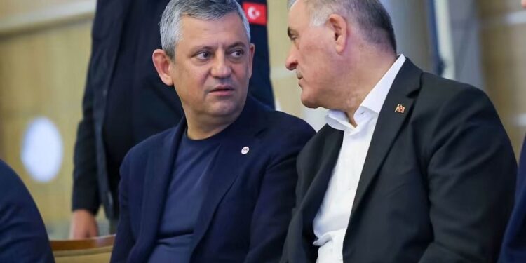 Özgür Özel’den Nuri Aslan’a taziye ziyareti
