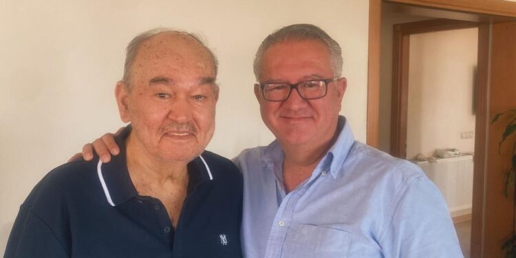 İzmir Büyükşehir Belediyesi Eski belediye Başkanı Dr. Burhan Özfatura Yoğun Bakıma Alındı