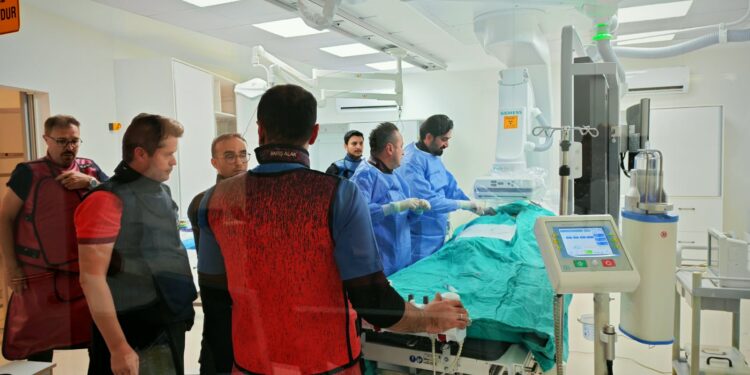PAÜ Hastaneleri İnme Merkezinde Yeni Cihazlarla İlk Müdahale Gerçekleştirildi