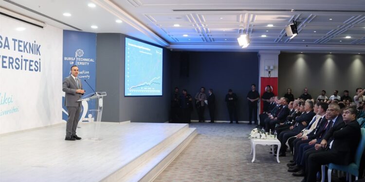 Bursa Teknik Üniversitesi’nde Bakan Kacır’a Fahri Doktora