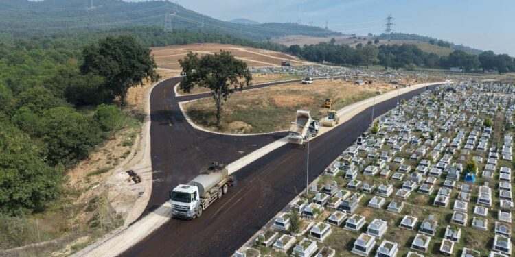 Büyükşehir, Erdoğanköy Kent Mezarlığı’nın Yollarını Yeniledi