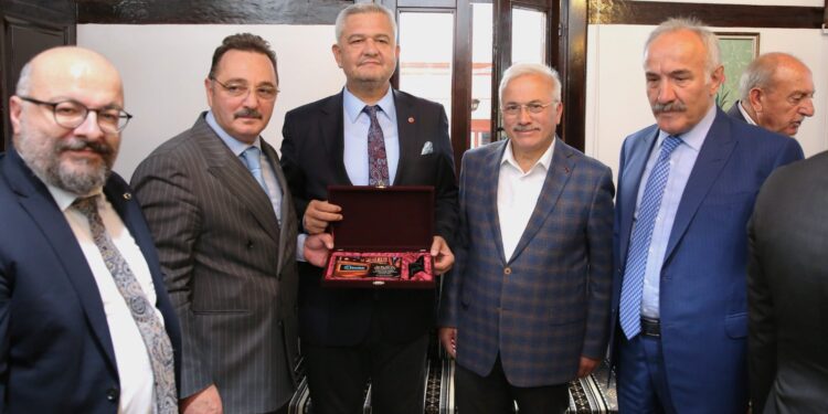 TİMBİR YİK Başkanı Seyfullah Hacımüftüoğlun’dan Medyanın Lekelememe görevi var