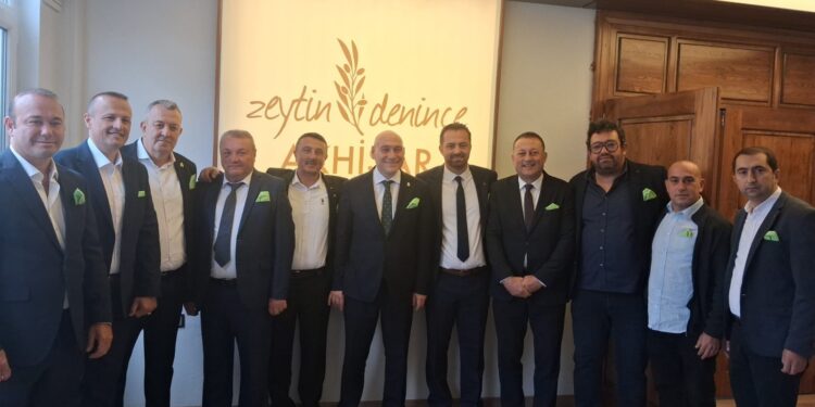 Alper Alhat Akhisar Ticaret Borsası’nda güven tazeleyerek yeniden başkan seçildi