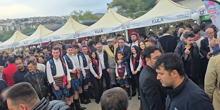 İzmir’de Manisa Kültür Ve Sanat Festivali’ne Yoğun İlgi