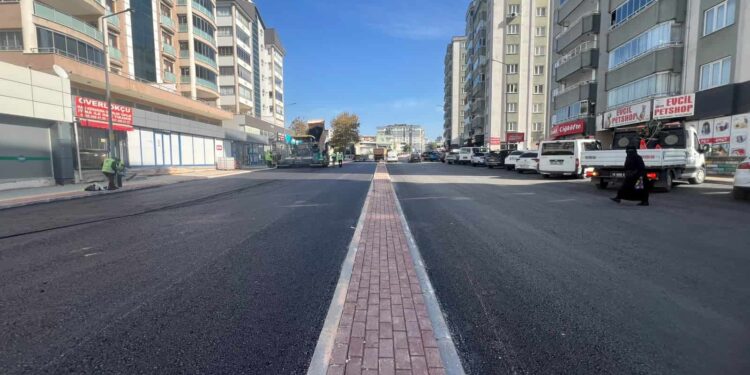 Bursa’da Erdoğan Caddesi Yenileniyor: Asfalt Ve Çevre Düzenlemesi