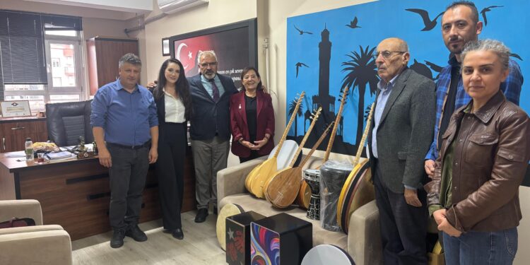 Karabağlar’da çocuklara Cumhuriyet Bayramı hediyesi: Müzik!