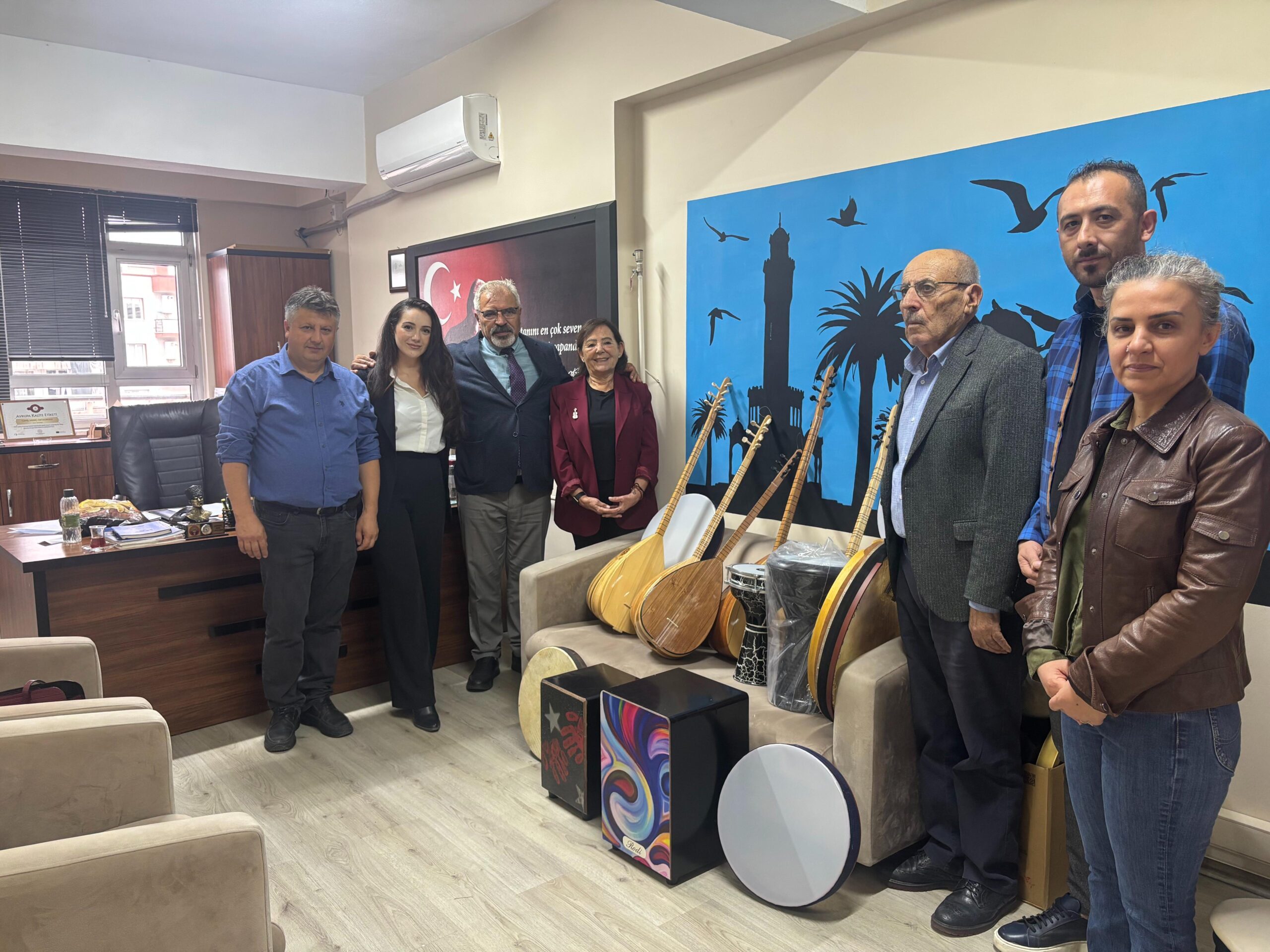 Karabağlar’da çocuklara Cumhuriyet Bayramı hediyesi: Müzik!