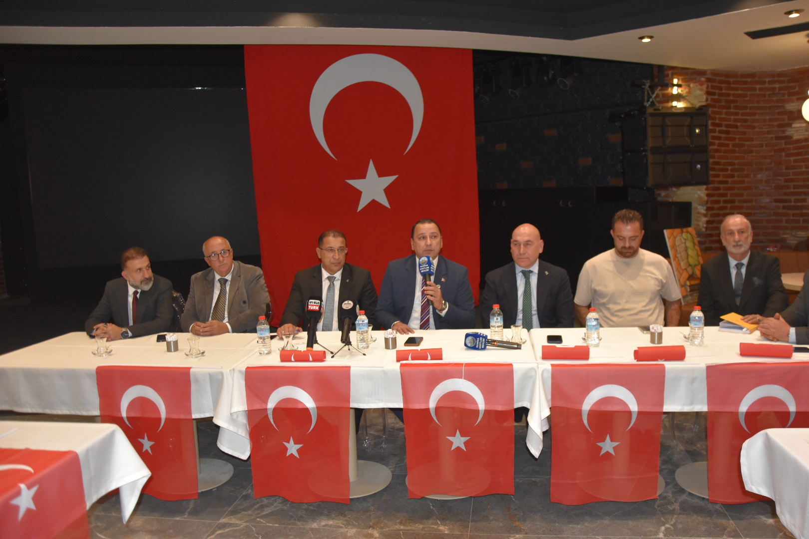 Manisa Dostlar Meclisi’nde Zeytin Ve Üzüm Üreticilerinin Sorunları Konuşuldu